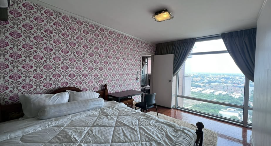 For rent 3 bedrooms condo in Pak Kret, Nonthaburi