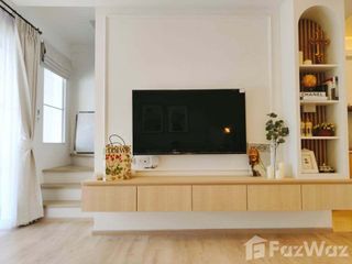Casa adosada en venta y en alquiler de 3 habitaciones en Prawet, Bangkok