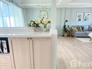 Casa adosada en venta y en alquiler de 3 habitaciones en Prawet, Bangkok
