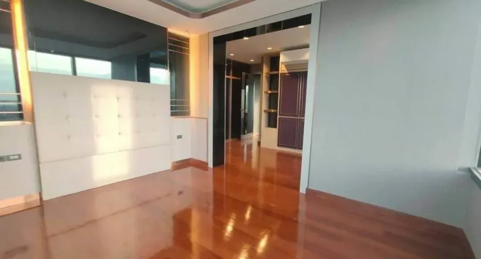 For sale and for rent 3 bedrooms condo in Bang Rak, Bangkok