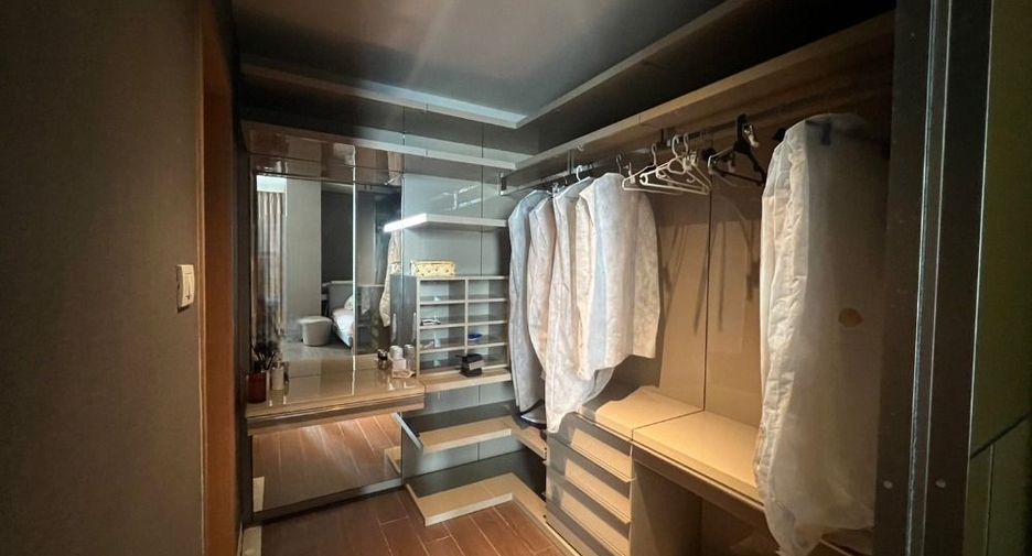 For sale 3 bedrooms condo in Sathon, Bangkok