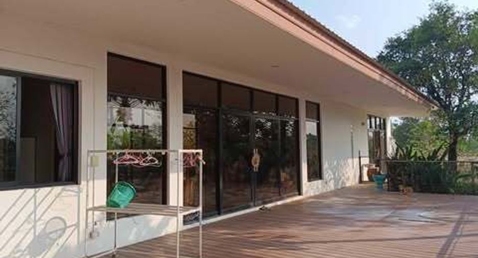 For sale 3 bedrooms villa in Mueang Surin, Surin