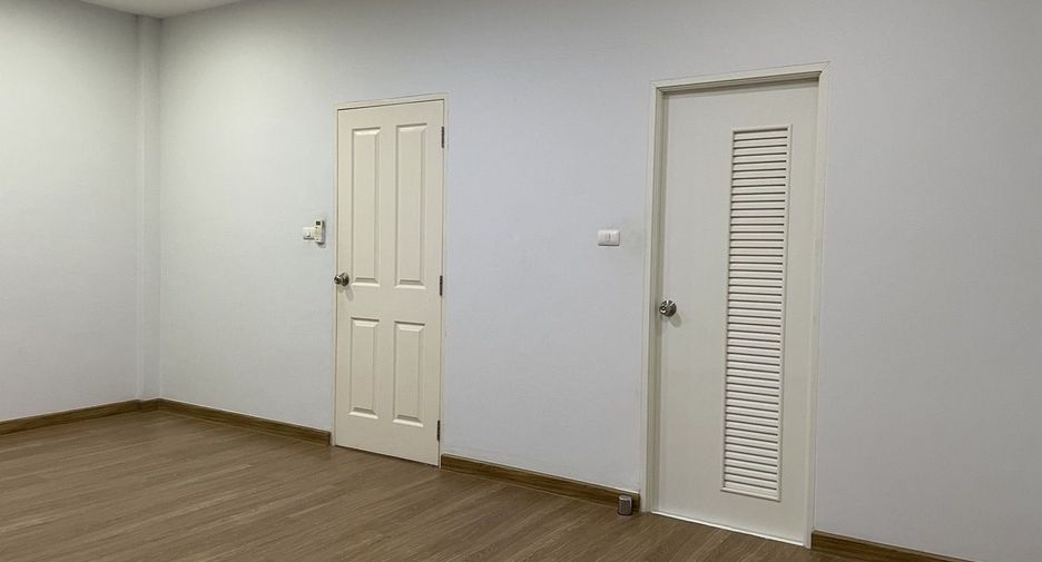 For rent and for sale 3 bedrooms townhouse in Don Mueang, Bangkok