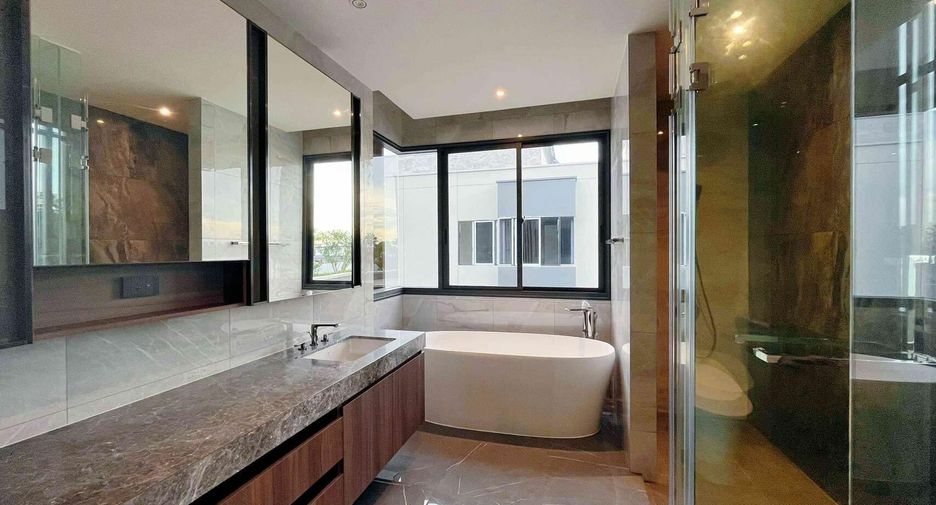 For sale 7 bedrooms house in Bang Phli, Samut Prakan