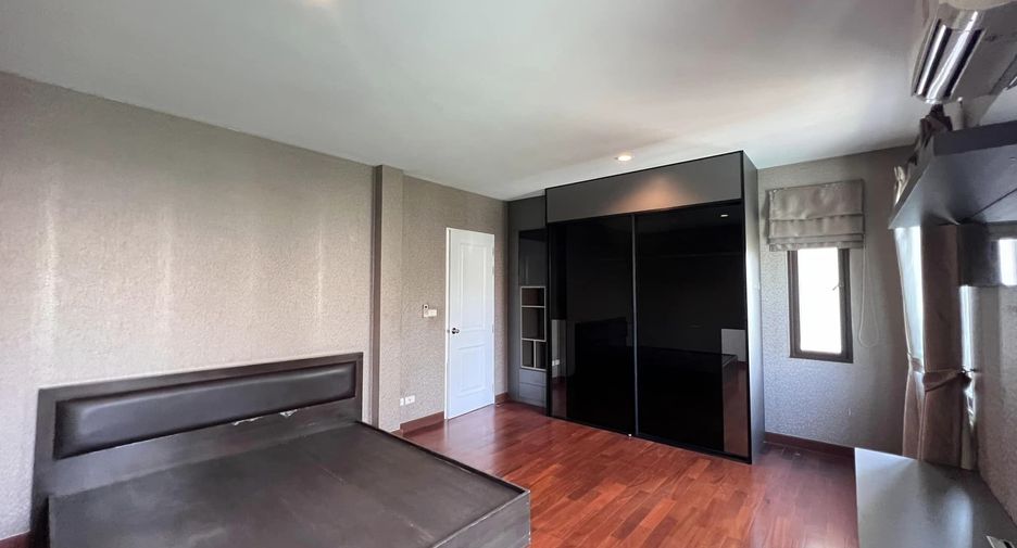 For sale 4 bedrooms house in Nong Khaem, Bangkok