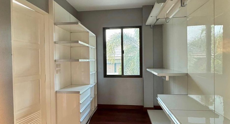 For sale 4 bedrooms house in Nong Khaem, Bangkok