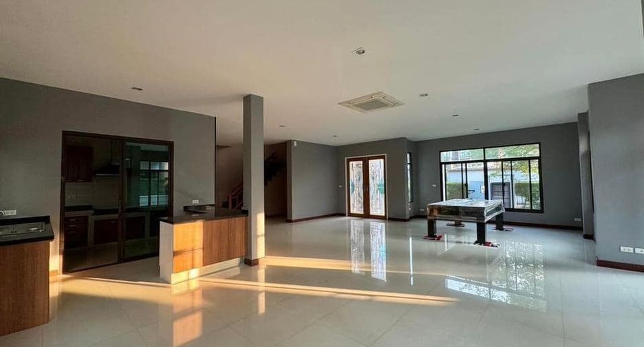 For sale 4 bedrooms house in Nong Khaem, Bangkok