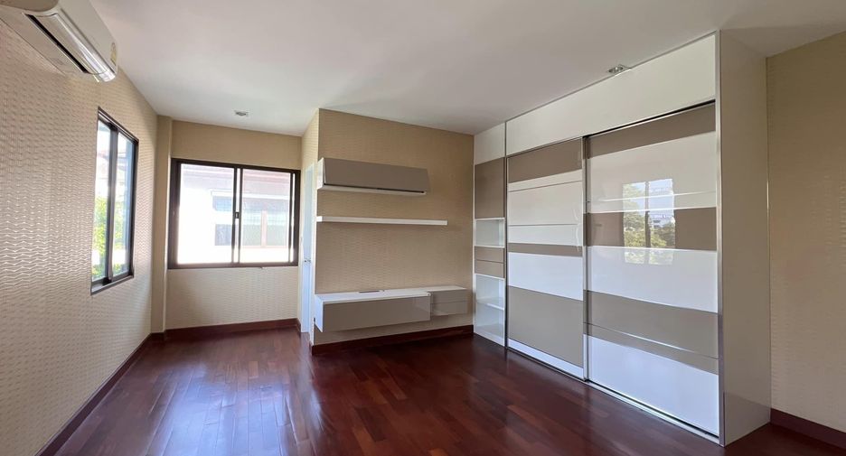 For sale 4 bedrooms house in Nong Khaem, Bangkok
