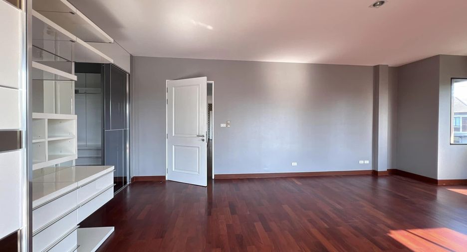 For sale 4 bedrooms house in Nong Khaem, Bangkok