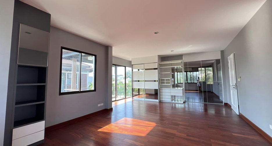 For sale 4 bedrooms house in Nong Khaem, Bangkok