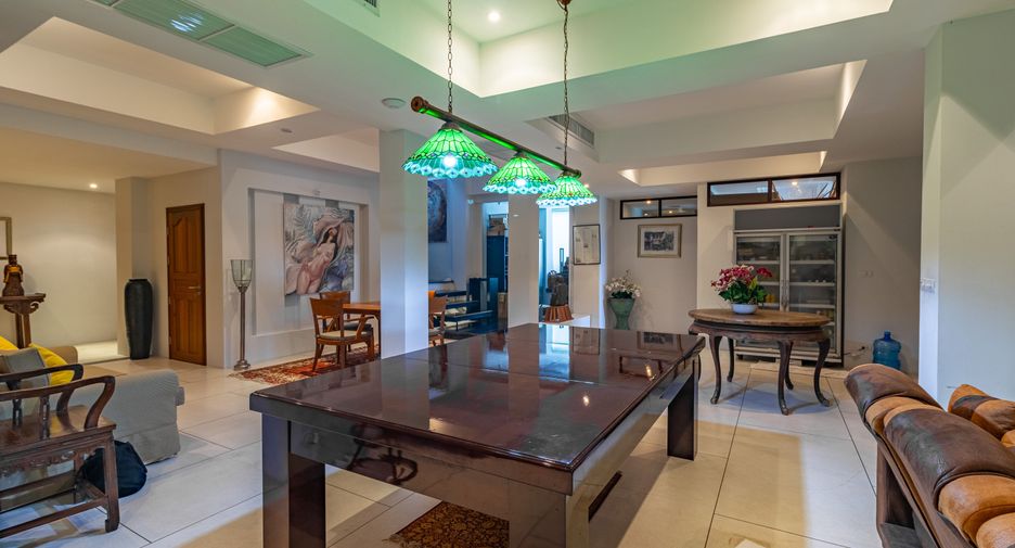 Villa en venta y en alquiler de 5 habitaciones en Thalang, Phuket
