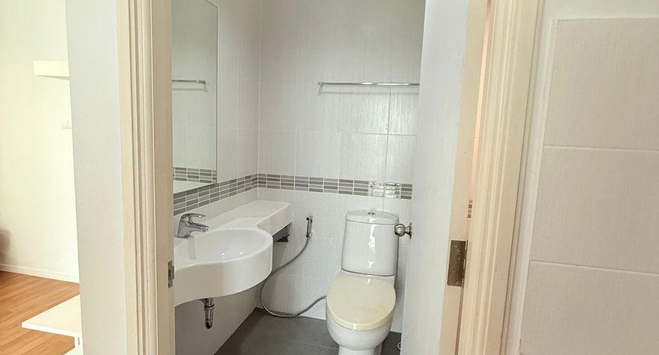 For sale 1 bed condo in Huai Khwang, Bangkok