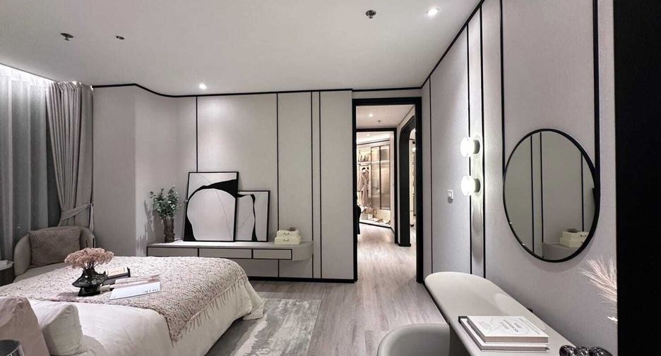 For sale 3 bedrooms condo in Dusit, Bangkok