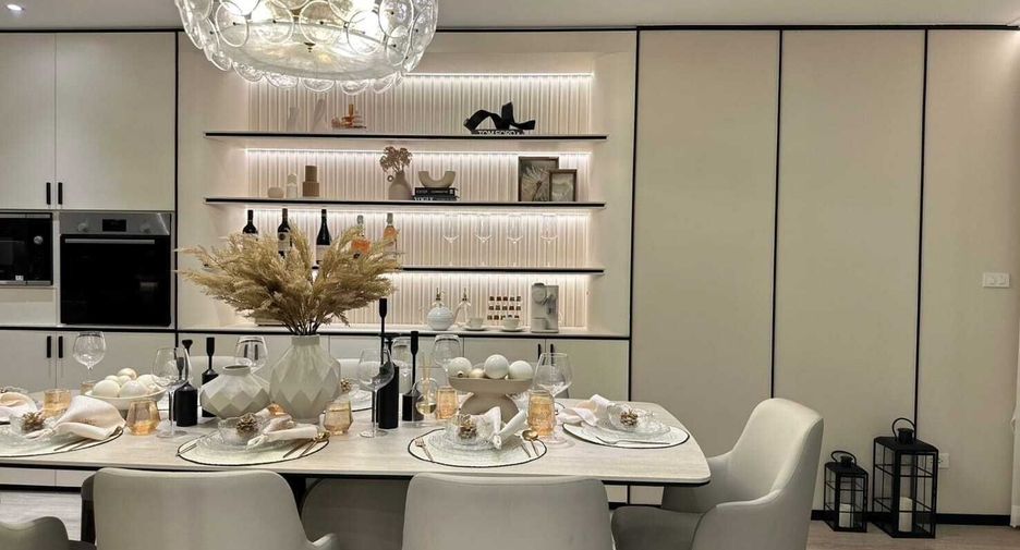 For sale 3 bedrooms condo in Dusit, Bangkok