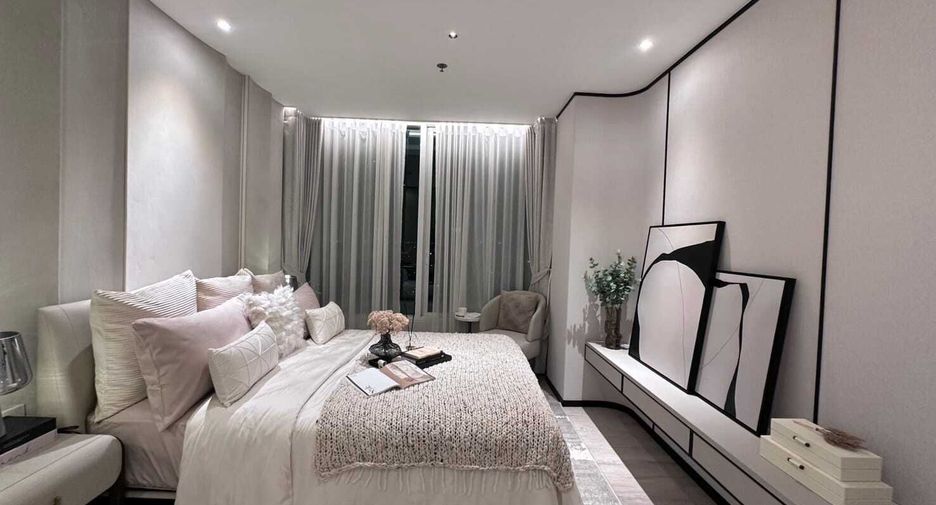 For sale 3 bedrooms condo in Dusit, Bangkok