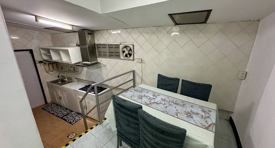 Casa en alquiler de 3 habitaciones en Bang Lamung, Chonburi