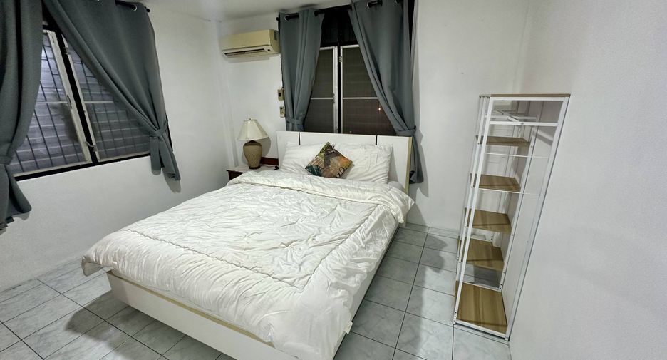 Casa en alquiler de 3 habitaciones en Bang Lamung, Chonburi