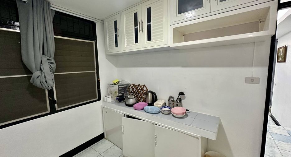 Casa en alquiler de 3 habitaciones en Bang Lamung, Chonburi