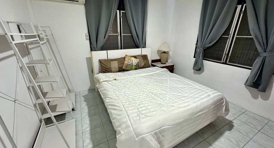 Casa en alquiler de 3 habitaciones en Bang Lamung, Chonburi