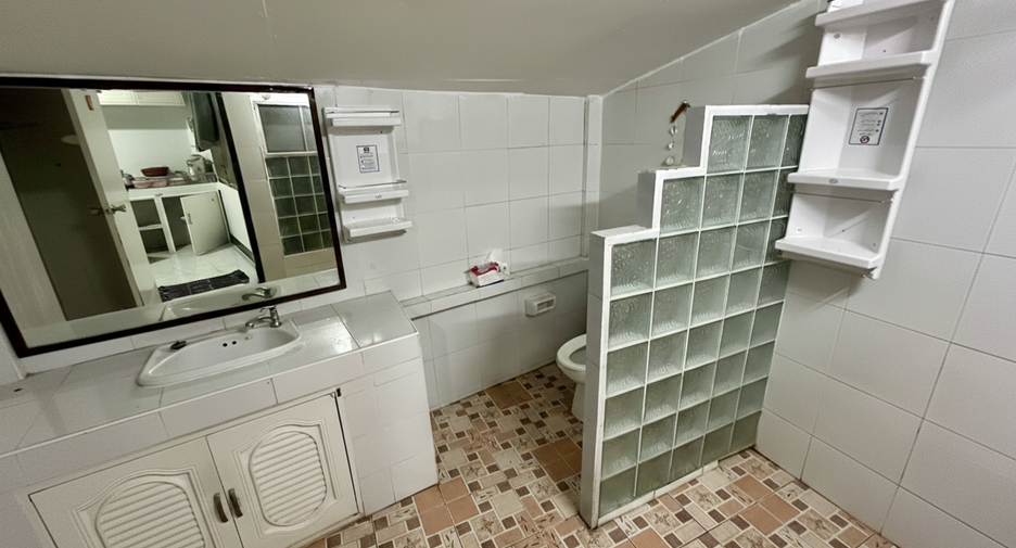 Casa en alquiler de 3 habitaciones en Bang Lamung, Chonburi