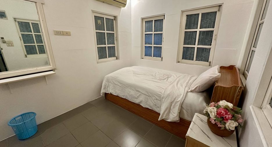 Casa en alquiler de 3 habitaciones en Bang Lamung, Chonburi