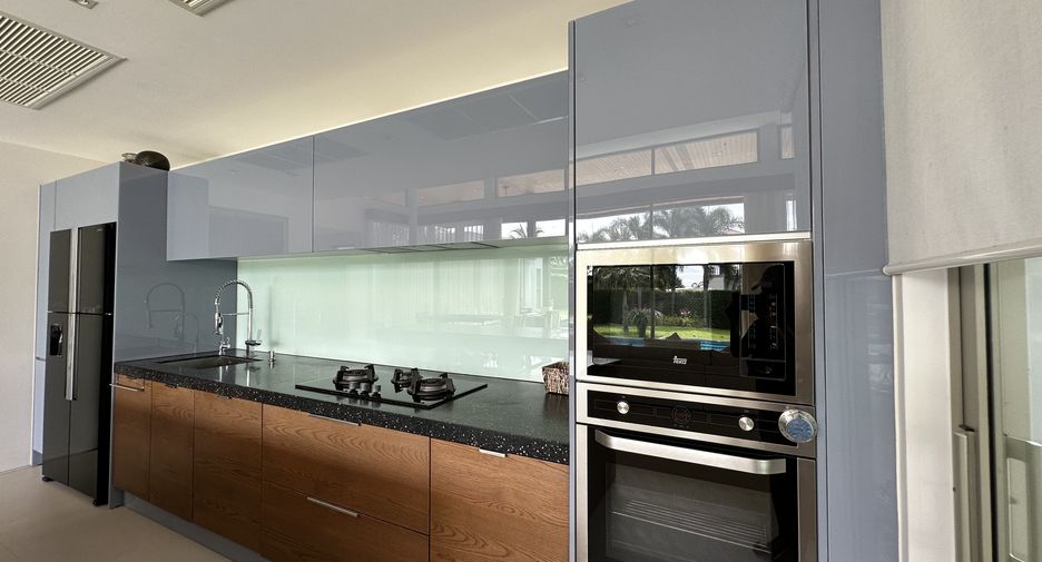 Villa en alquiler de 4 habitaciones en Thalang, Phuket