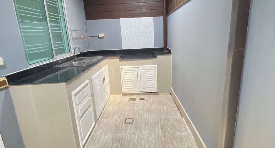 Reihenhaus zur Miete mit 3 Zimmer in Sam Phran, Nakhon Pathom