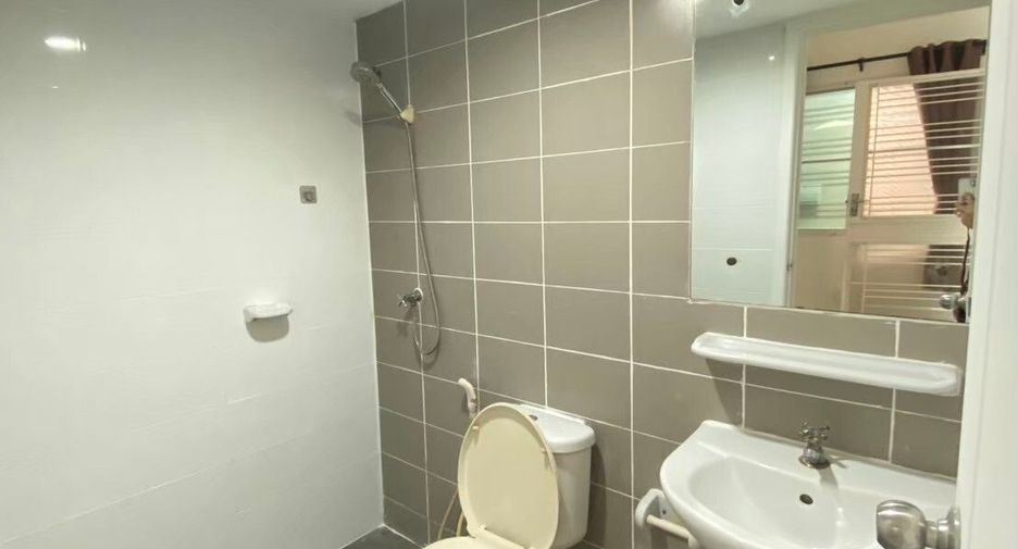 Reihenhaus zur Miete mit 3 Zimmer in Sam Phran, Nakhon Pathom