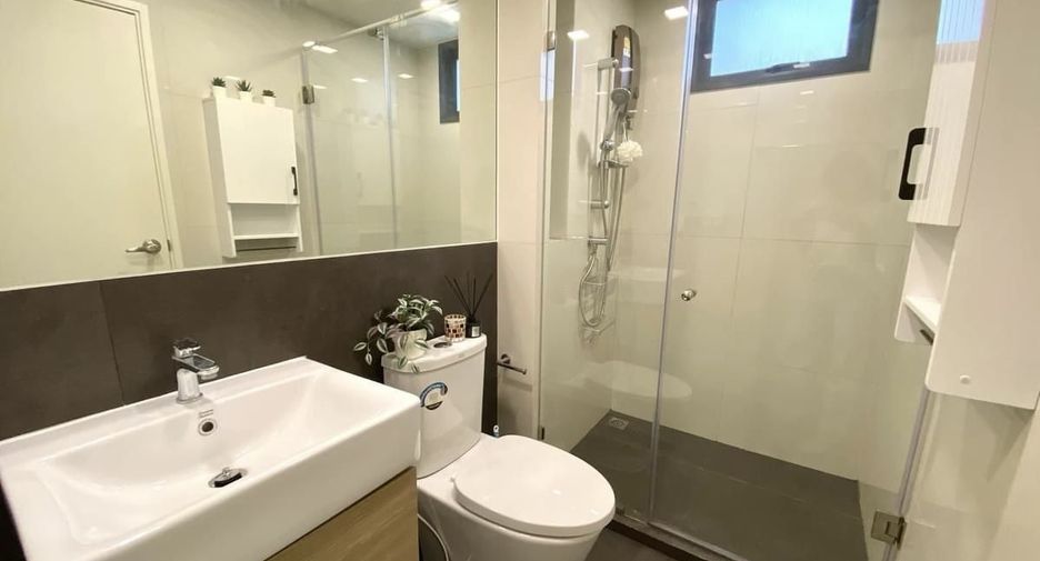 For sale 1 bed condo in Phra Khanong, Bangkok