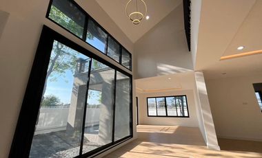 Casa en venta de 4 habitaciones en Phutthamonthon, Nakhon Pathom