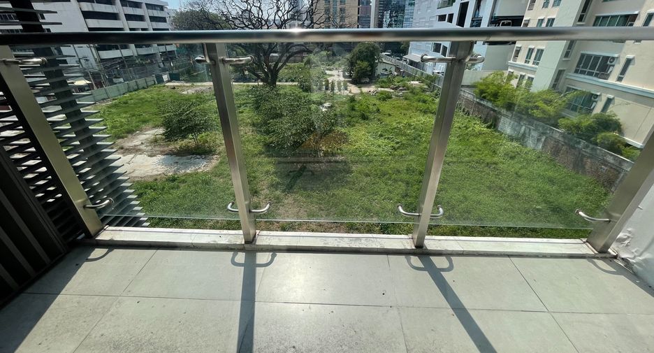 For sale 2 bedrooms condo in Khlong Toei, Bangkok