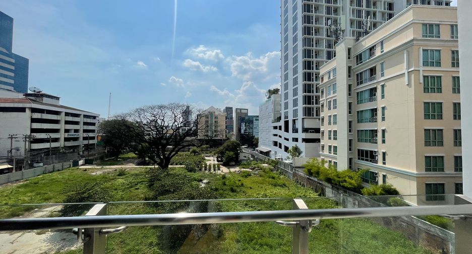 For sale 2 bedrooms condo in Khlong Toei, Bangkok