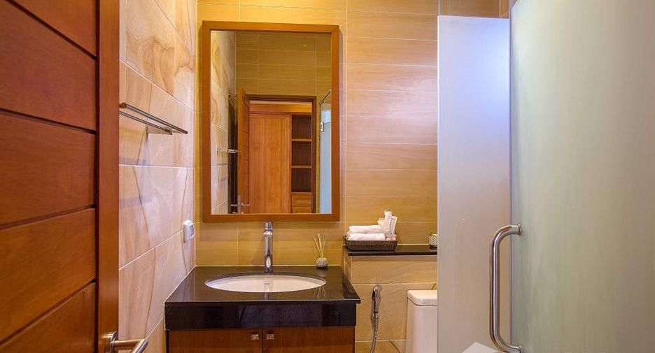 For rent 4 bedrooms villa in Mueang Phuket, Phuket