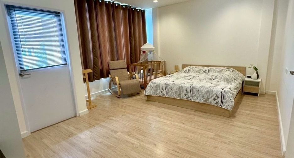 For sale 4 bedrooms townhouse in Lam Luk Ka, Pathum Thani