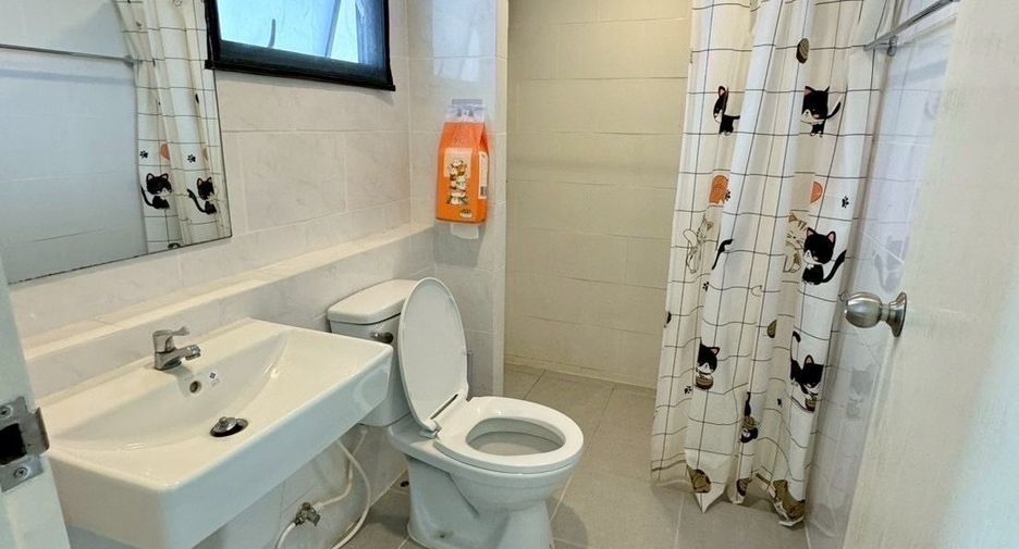 For sale 4 bedrooms townhouse in Lam Luk Ka, Pathum Thani