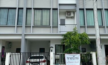 Reihenhaus zum Kauf mit 4 Zimmer in Lam Luk Ka, Pathum Thani