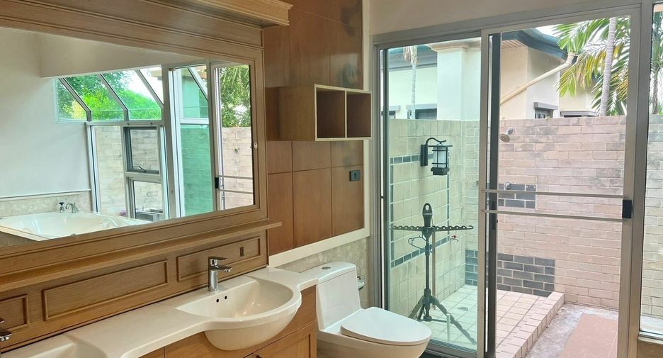 For sale 5 bedrooms house in Bang Khun Thian, Bangkok