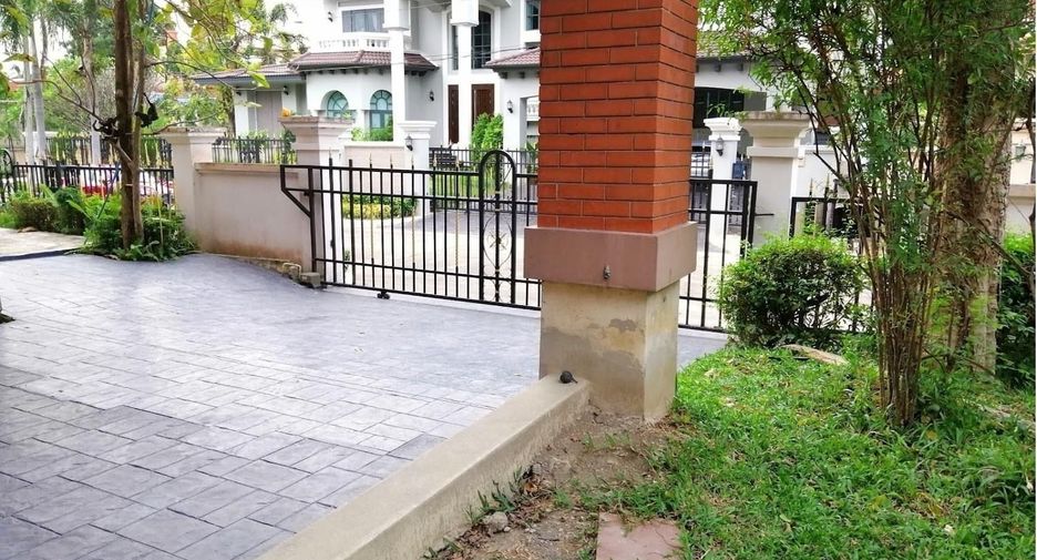 For sale 5 bedrooms house in Bang Khun Thian, Bangkok