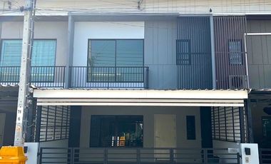 For sale 3 bedrooms townhouse in Prawet, Bangkok