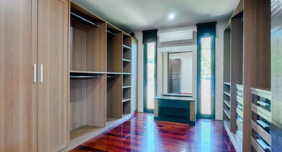 For sale 3 bedrooms villa in Mueang Phuket, Phuket