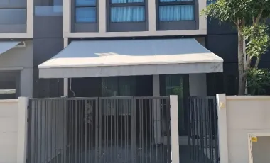 À vendre 3 chambres maison de ville à Bang Sao Thong, Samut Prakan