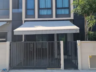 À vendre 3 chambres maison de ville à Bang Sao Thong, Samut Prakan