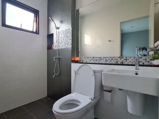 Casa adosada en venta de 3 habitaciones en Bang Sao Thong, Samut Prakan
