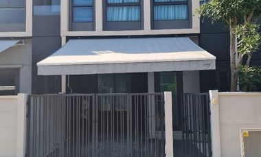 À vendre 3 chambres maison de ville à Bang Sao Thong, Samut Prakan