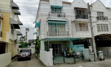 For sale 3 bedrooms townhouse in Lat Phrao, Bangkok