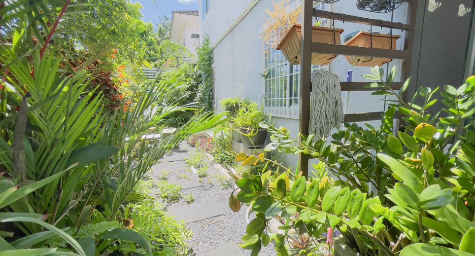 For rent 2 bedrooms townhouse in Thalang, Phuket