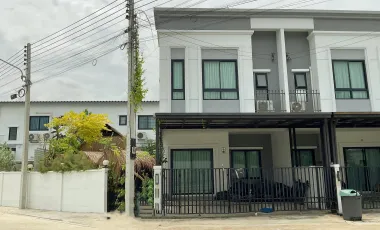 For sale 3 ベッドルーム townhouse in Phan Thong, Chonburi