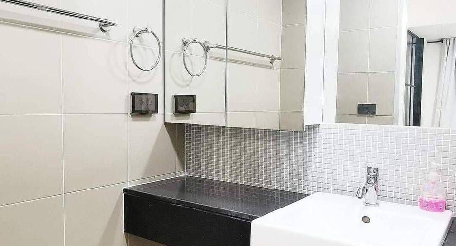 For sale 1 bed condo in Huai Khwang, Bangkok
