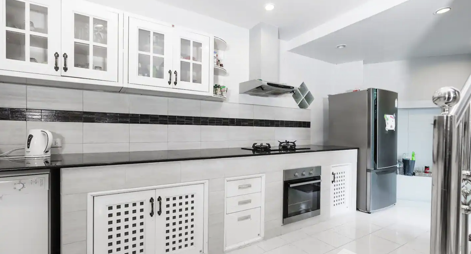 Haus zur Miete mit 3 Zimmer in Mueang Phuket, Phuket