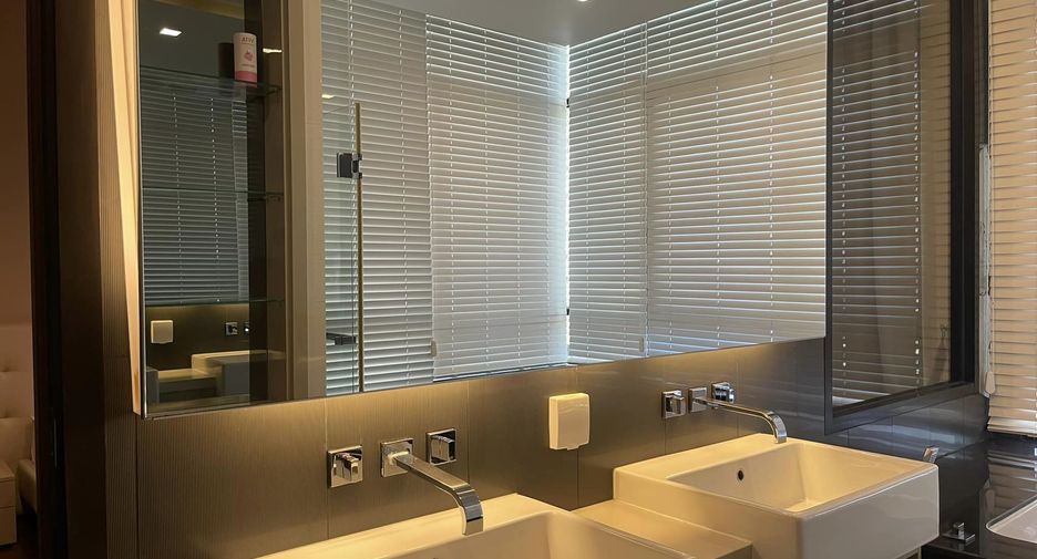 For sale 2 bedrooms condo in Huai Khwang, Bangkok